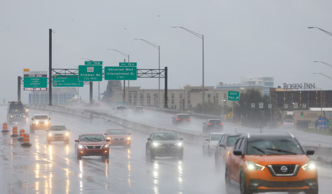 Emiten alerta de tornado para más de 12 millones de personas en Florida mientras Milton se acerca al estado