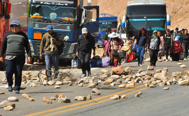 Los bloqueos en Bolivia cumplen su tercer día y afines a Evo Morales condicionan el diálogo con el Gobierno