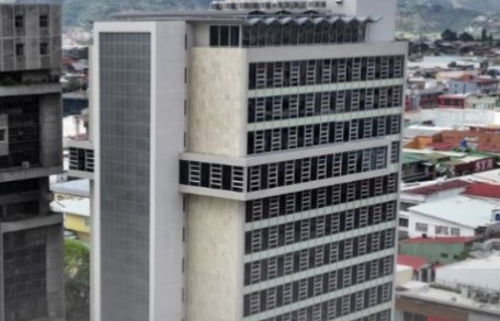 Más de medio millón de personas en Costa Rica no están aseguradas