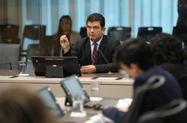 Contraloría advirtió a Expresidente de la CCSS que ‘no es sano’ que Junta Directiva adjudique contratos