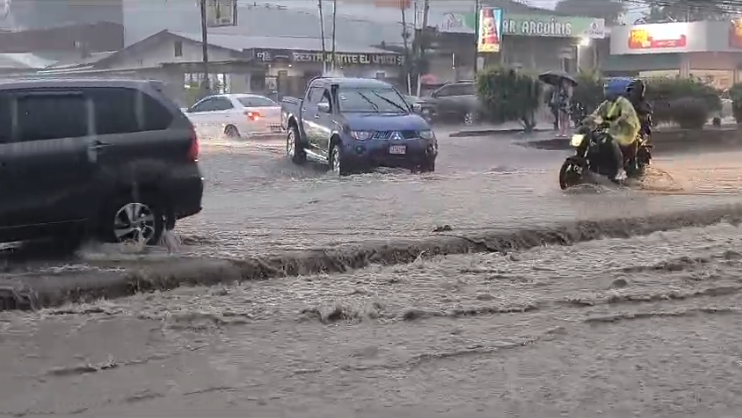 CNE reporta 274 incidentes por inundación en 26 cantones: IMN registró récord de lluvias en Limón y Sarapiquí