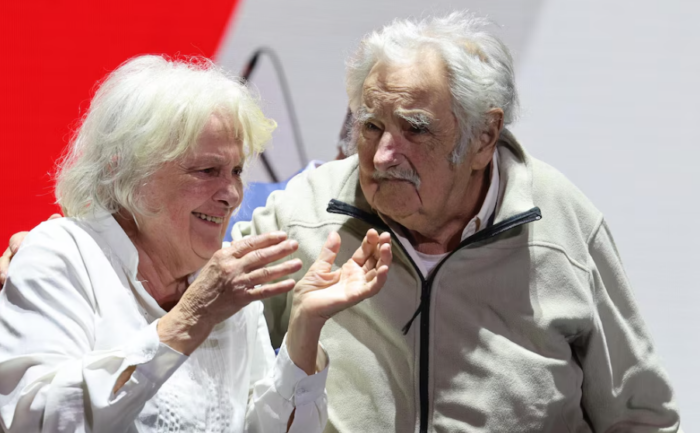 José “Pepe” Mujica reapareció en un acto de cierre de campaña del Frente Amplio en Uruguay: “Estoy peleando con la muerte”