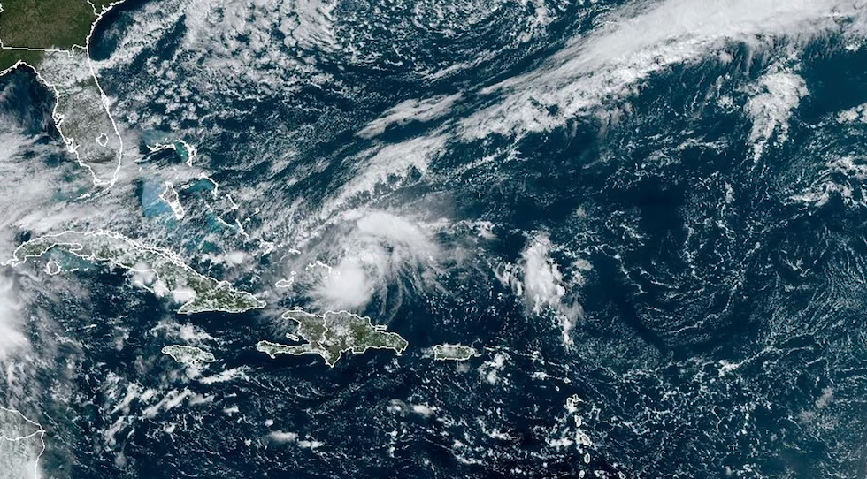 El avance del huracán Oscar amenaza el este de Cuba en medio de la crisis eléctrica que deja sin luz a gran parte de la isla