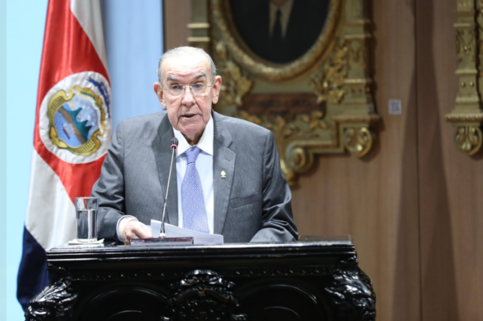 Rodrigo Arias aseguró que póliza para jerarcas es una de las decisiones ‘más absurdas’ del gobierno