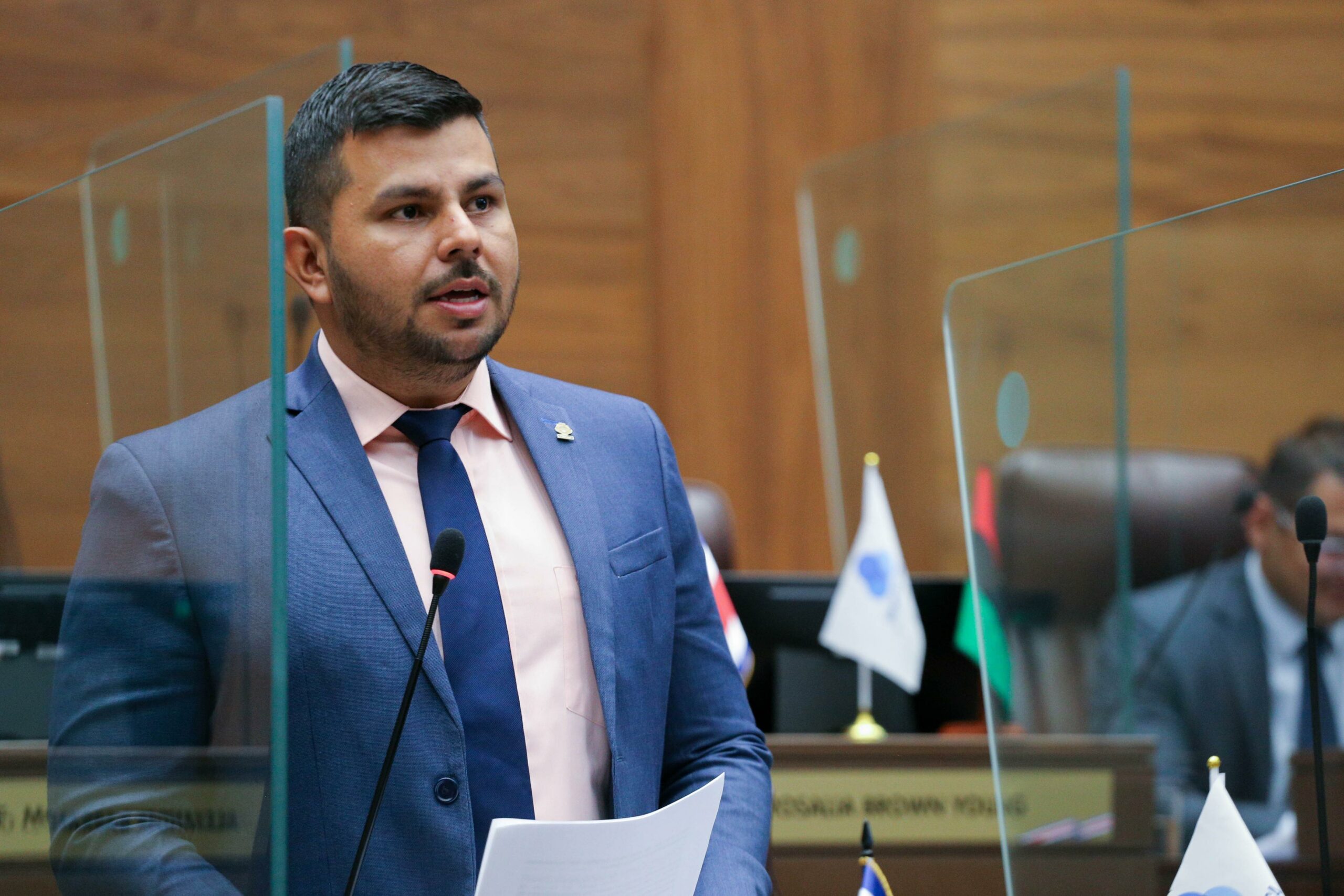 Nuevo proyecto de Ley establece impedimento de salida del país por pensión alimentaria para ambos progenitores