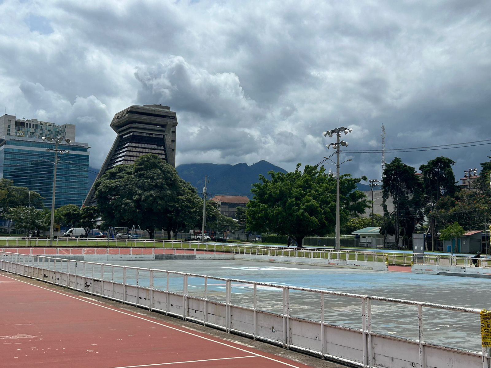 Contraloría recibió denuncia contra licitación que busca adquirir póliza de responsabilidad civil para jerarcas del Gobierno