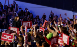 Kamala Harris llamó a los jóvenes de Estados Unidos a participar en la transformación política del país