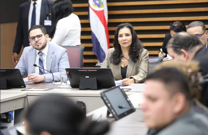 PLN sostiene que aumentar 2% al FEES no implica afectación a escuelas y colegios