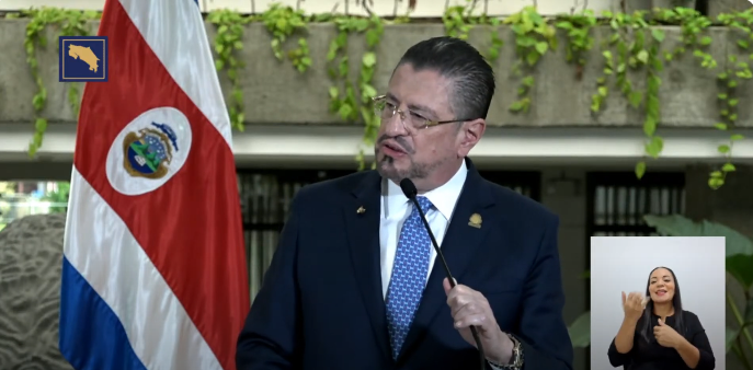 Presidente Rodrigo Chaves reprocha a dos diputados del PUSC haber apoyado aumento del 2% al FEES