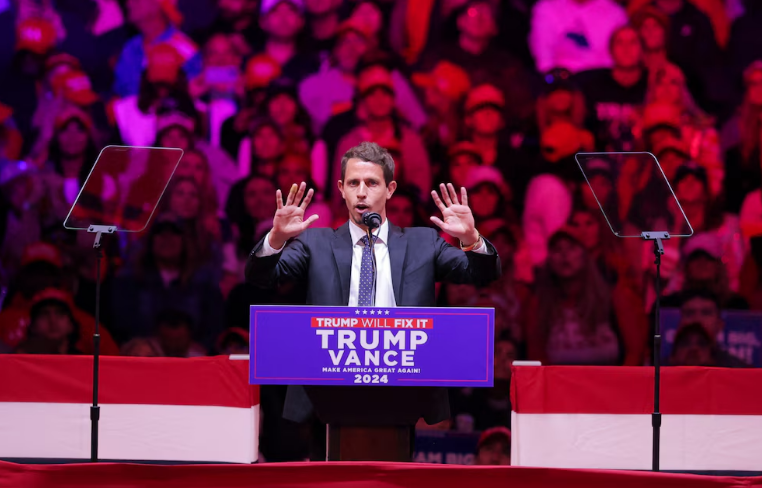 La actuación del humorista del acto de Trump en el Madison Square Garden que fue repudiada por la propia campaña del republicano