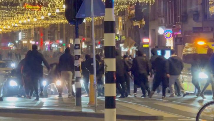 Agresiones de grupos propalestinos contra los aficionados israelíes del Maccabi Tel Aviv en Ámsterdam: hay 5 hospitalizados y 62 detenidos
