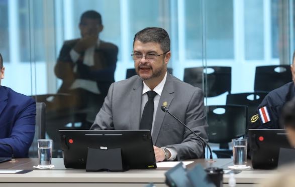 Ministro de Seguridad: Contribuir con lotería clandestina es darle dinero al crimen organizado