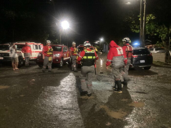 Fuertes lluvias dejaron un fallecido, familias albergadas y suspensión del servicio del agua en Puntarenas