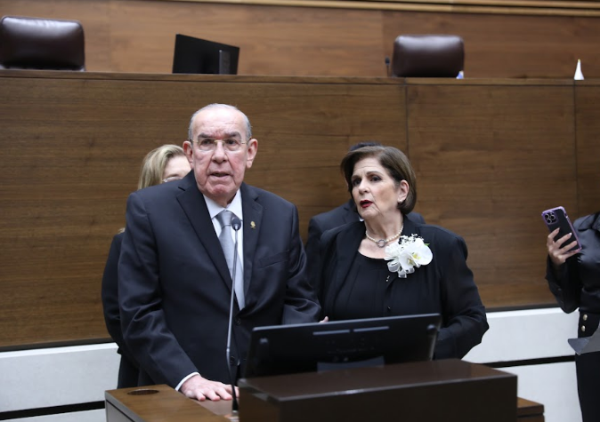 Oposición advirtió sobre amenazas a la democracia en sesión solemne para conmemorar 75 aniversario de la Constitución Política