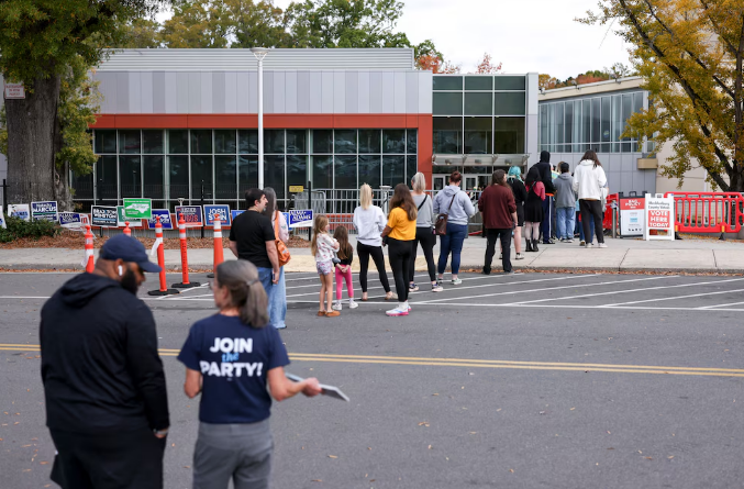 Alta participación en la votación anticipada en EEUU: casi el 44% del electorado de 2020 ya emitió su voto