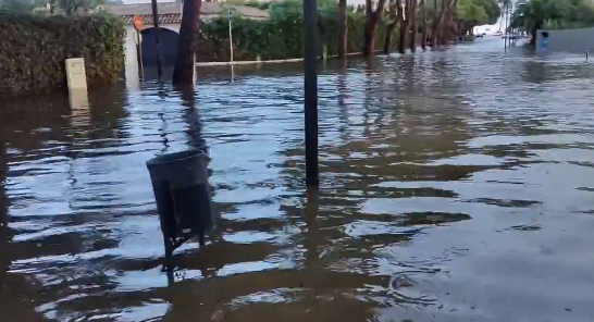 Alerta en Cataluña: las lluvias torrenciales inundan las calles y entran en algunas viviendas de Sitges