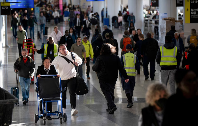Caos en los viajes por Acción de Gracias por tormenta invernal que afecta al noreste de EEUU