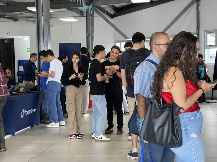 ¡Tome nota! Dos ferias de empleo ofrecen casi 5 mil puestos vacantes este miércoles