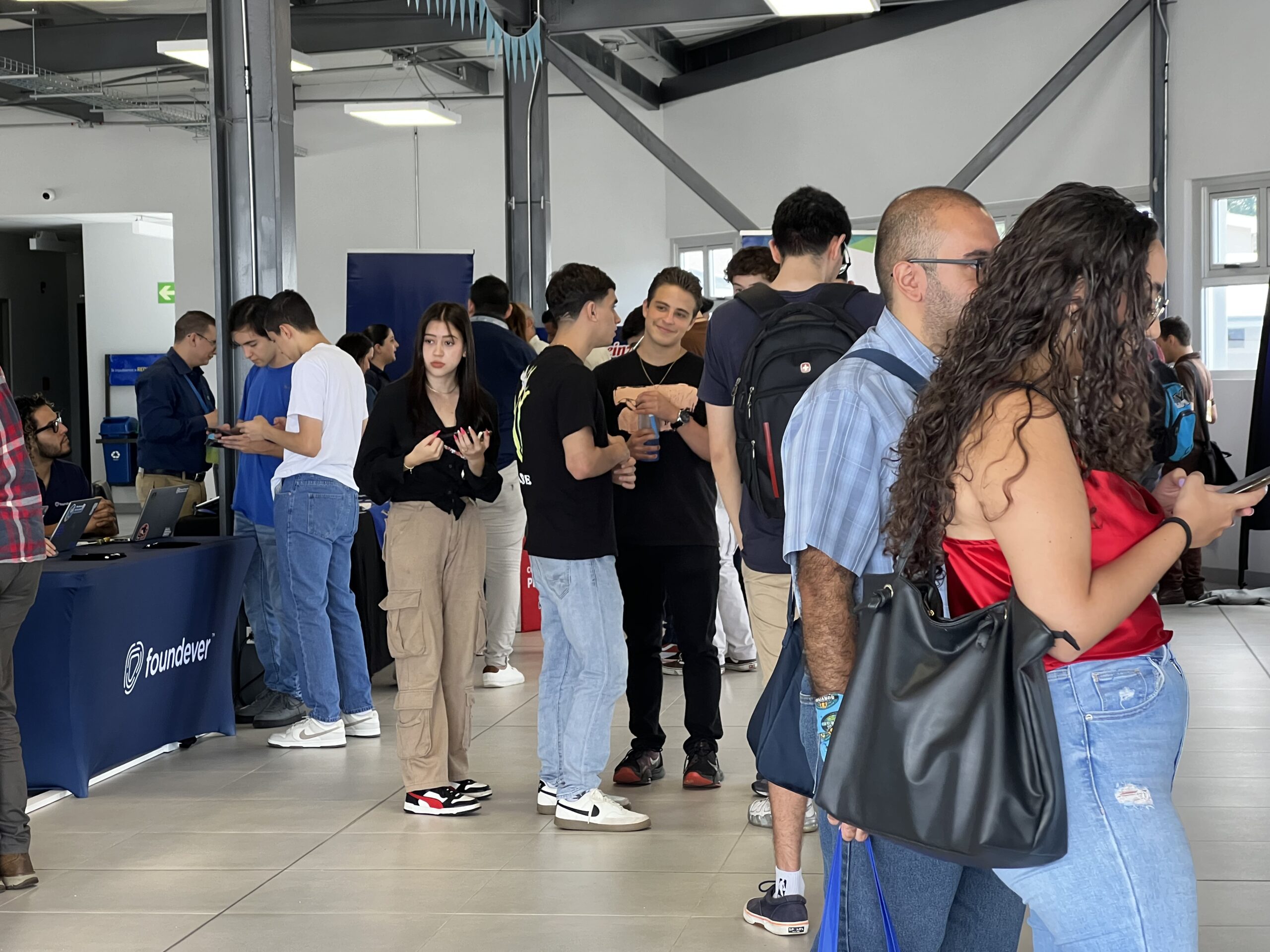 ¡Tome nota! Dos ferias de empleo ofrecen casi 5 mil puestos vacantes este miércoles