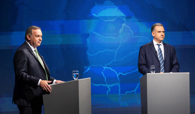 Álvaro Delgado y Yamandú Orsi se miden en el balotaje por la presidencia de Uruguay: se espera una definición voto a voto