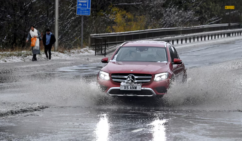 El Reino Unido en alerta por la tormenta Bert: al menos tres muertos y riesgo de inundaciones