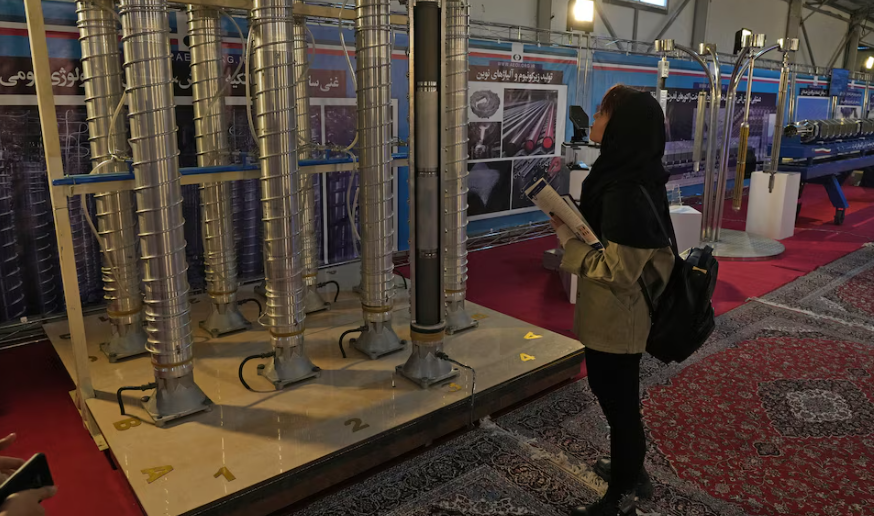 El régimen de Irán informó que mantendrá diálogos sobre su programa nuclear con Francia, Alemania y el Reino Unido