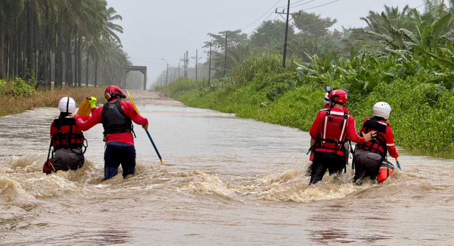 CNE emite alerta roja para la vertiente del Pacífico por lluvias: Aumenta posibilidad de que Onda Tropical 46 se convierta en ciclón