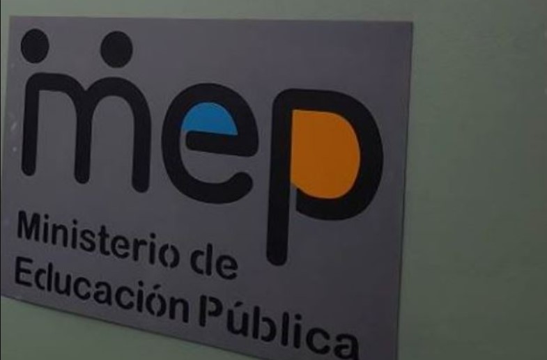 MEP activó protocolo contra bullying por video de estudiante que pone pie en estómago de adolescente en Tarrazú