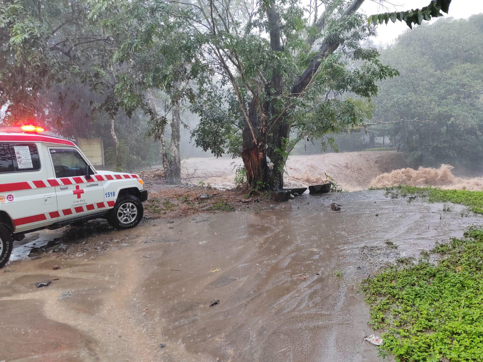 CNE registra 181 incidentes por inundación y 361 personas en albergues: Lluvias provocaron cierres de carreteras