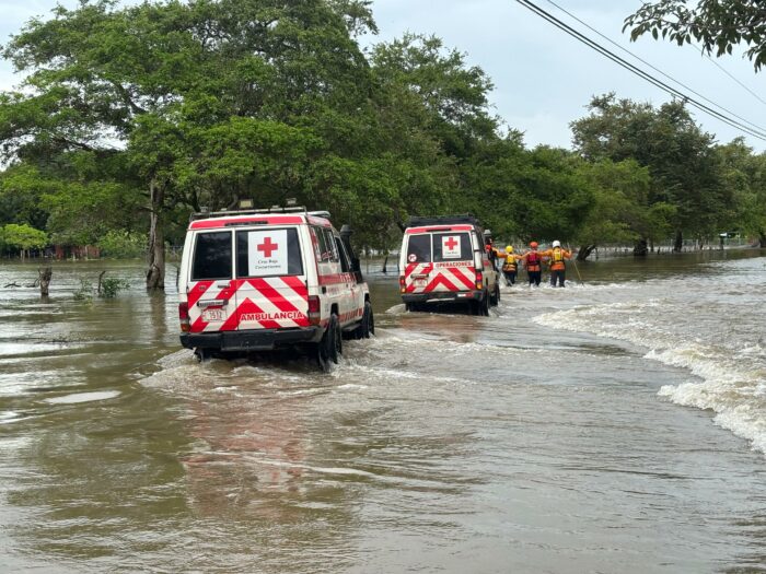 1300 personas se mantienen en 27 albergues por fuertes lluvias: IMN monitorea posible giro ciclónico