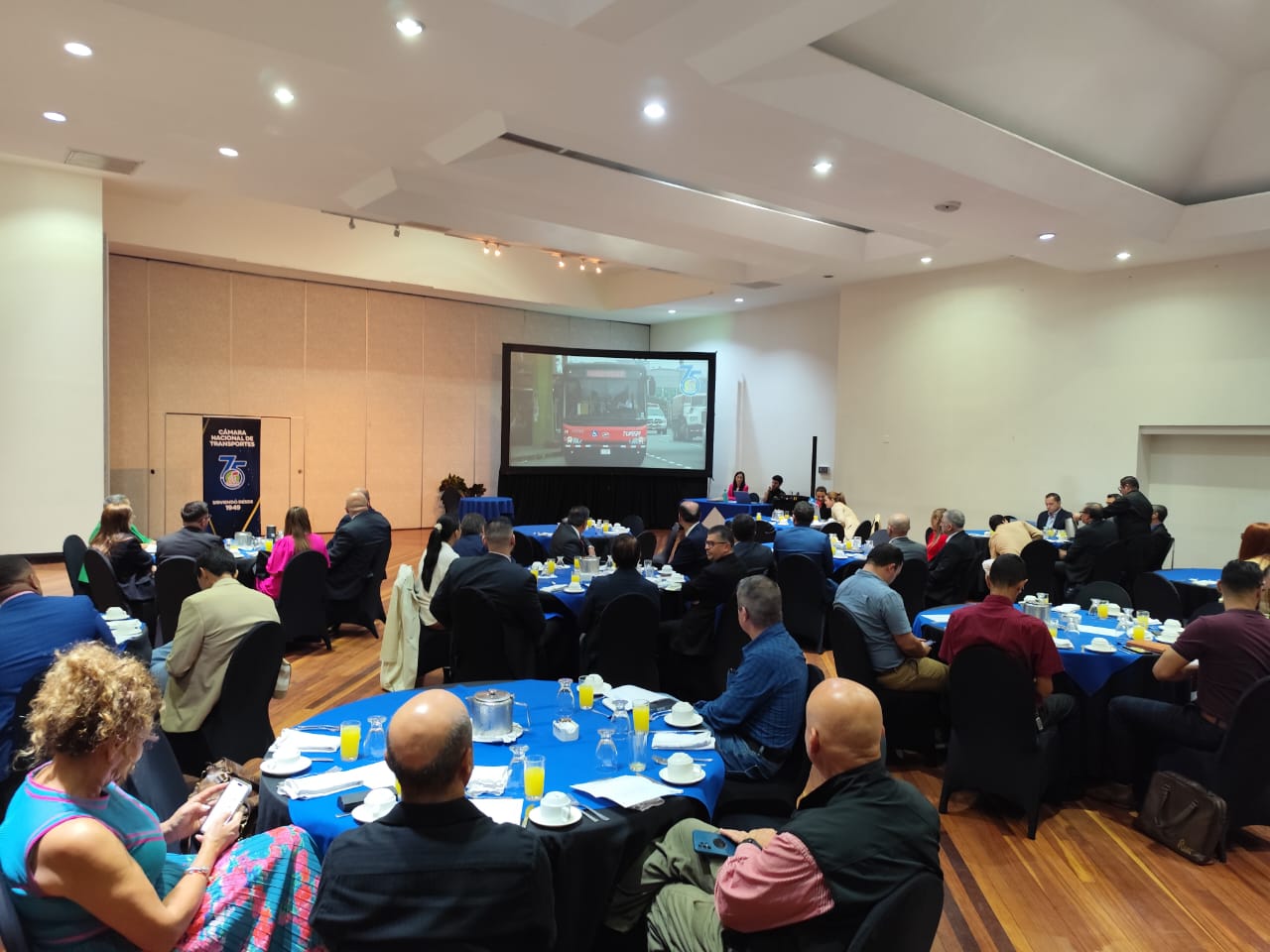 CANATRANS se reúne con diputados para solicitar aprobación de proyectos y explicarles realidad del sector