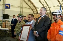 Rodrigo Chaves ofrece ‘disculpas’ a funcionarios salvadoreños por críticas tras ingreso de militares