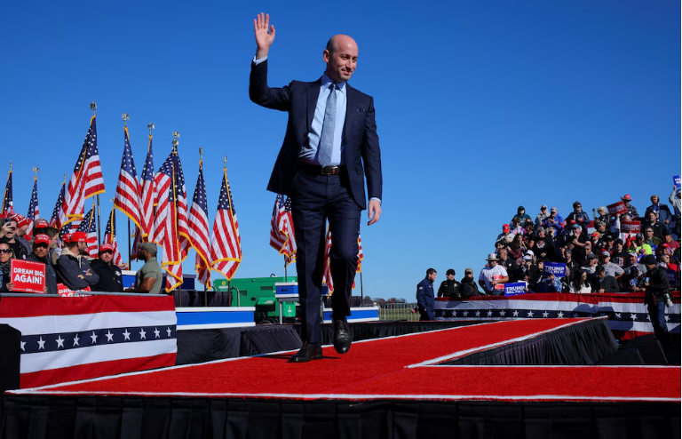 Quién es Stephen Miller, la mente detrás del muro fronterizo y otras políticas migratorias restrictivas que regresa al gabinete de Trump