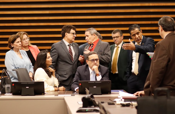 Hacienda presentará nuevo presupuesto extraordinario para garantizar pago completo de aguinaldos en el MEP