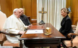 El papa Francisco recibió a la primera dama ucraniana y calificó la invasión rusa como “una vergonzosa desgracia”