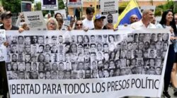 La Fiscalía del régimen chavista informó de 413 nuevas excarcelaciones de presos tras el fraude electoral en Venezuela