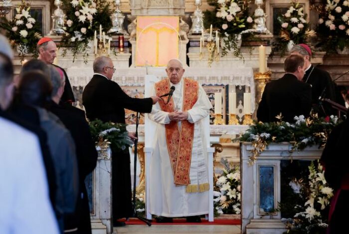 El papa Francisco pidió la paz en todo Oriente Medio y para los pueblos ucraniano y ruso: “La guerra es siempre una derrota”
