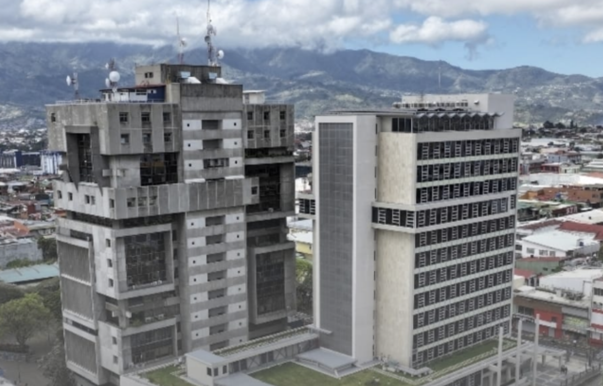 CCSS declara emergencia institucional por renuncia de especialistas y solicita a Salud declaratoria a nivel nacional