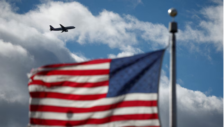 Oficiales de migración en EEUU alertan sobre posibles fraudes a través de redes sociales