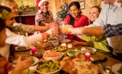 La fe que ilumina la Navidad (Capítulo 4): La familia empieza a reunirse para celebrar las tradiciones navideñas