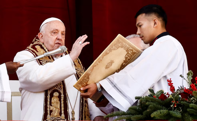 El papa Francisco pidió silenciar las armas en Medio Oriente durante la celebración del día de Navidad: “Que cese el fuego y se liberen los rehenes”