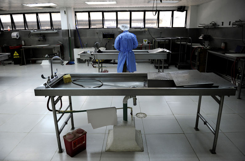 10 autopsias tuvieron atrasos el fin de semana por forenses que no realizaron tiempo extraordinario
