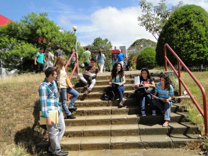 Contraloría identificó brechas entre universidades públicas y colegios universitarios