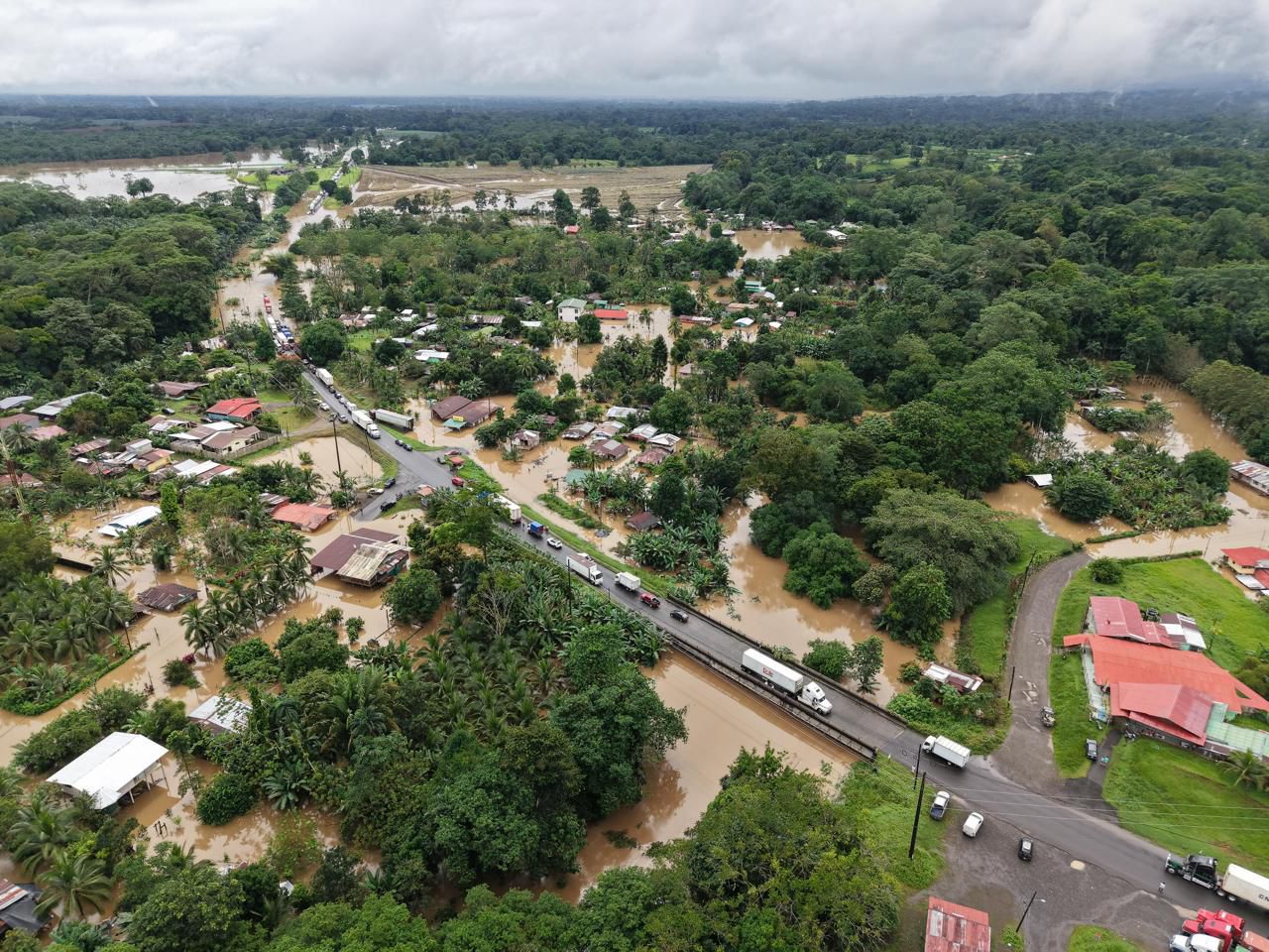 Más de 1300 personas se mantienen en albergues en la Zona Norte y el Caribe tras las inundaciones