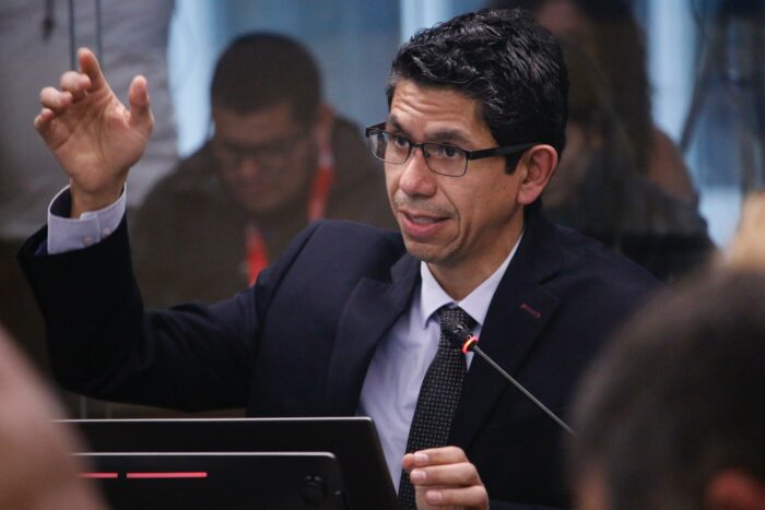 Luis Amador aseguró que percibió “presión impropia” del Presidente para adjudicar arreglo de pista a empresa