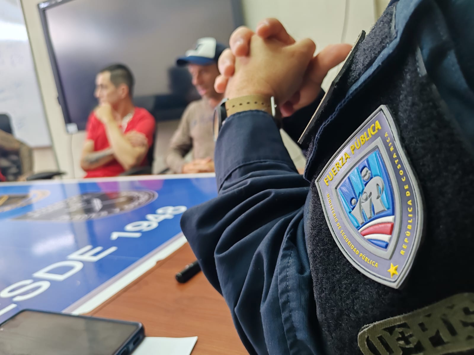Fuerza Pública se reunió con miembros de la barra de fútbol de la LDA de cara al partido de la Gran Final