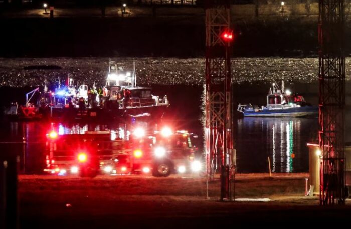 El audio de la torre de control antes, durante y después de la colisión aérea en Washington: “Tienen aeronave a la vista”