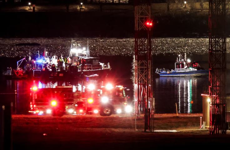 El audio de la torre de control antes, durante y después de la colisión aérea en Washington: “Tienen aeronave a la vista”