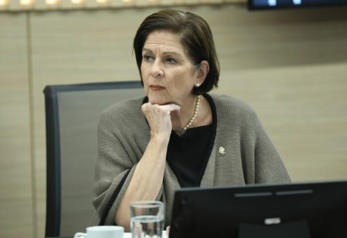 Pilar Cisneros y Rodrigo Arias discutieron ‘tiempo efectivo’ de los diputados en el Plenario
