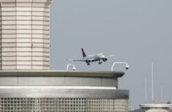 Informe concluye que faltaba personal en la torre de control del aeropuerto de Washington D.C. durante accidente aéreo